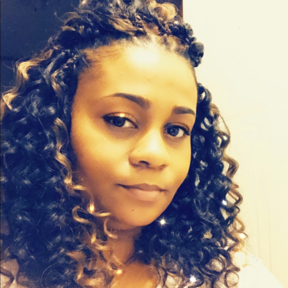 Meet your Posher, April